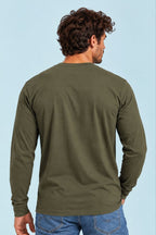Camiseta manga larga sin estampar, color Caqui, vista trasera